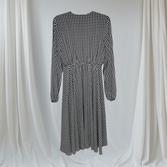 113 - Suzy Shier Dress - Picture 9 of 12